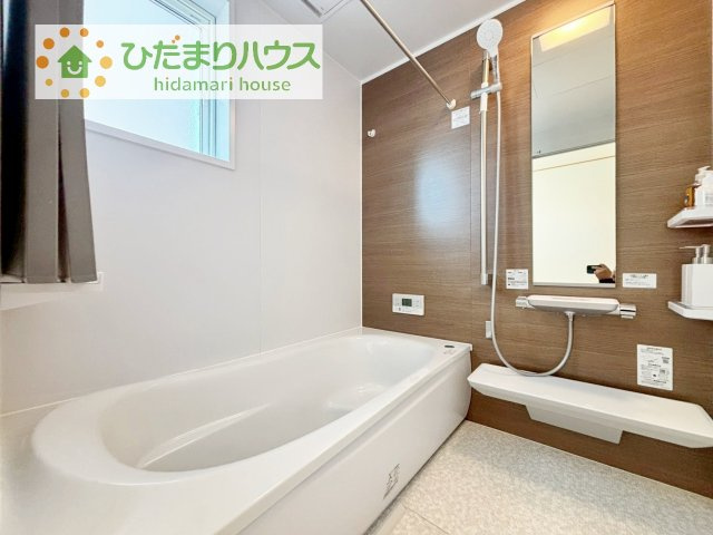 【浴室】 | 取手市桜が丘3丁目　中古戸建 | 疲れが癒せる大きなバスタブ♪帰りが遅いご家族の方も気持ちよく入浴頂ける追焚き機能など設備も整っております(^^)/
