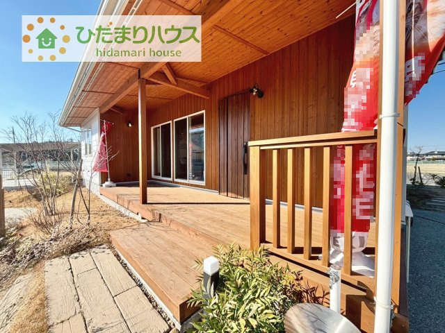 【外観】 | 取手市桜が丘3丁目　中古戸建 | あたたかな光が差し込む、南向きのウッドデッキ(#^^#)