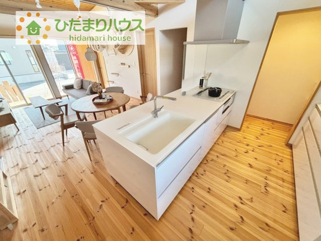 【キッチン】 | 取手市桜が丘3丁目　中古戸建 | リビングを見渡せるキッチンはお子様を見ながらでも料理が出来て安心ですね☆