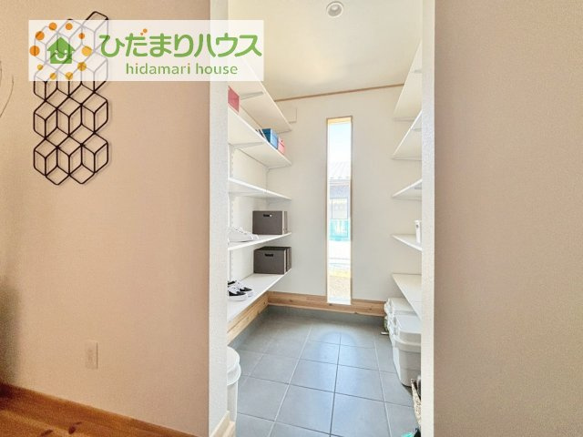 【収納】 | 取手市桜が丘3丁目　中古戸建 | シューズクロークは、レインコートやベビーカー、ゴルフバッグなど大きな荷物を置けるので、いつでも玄関を綺麗に保てます(*^-^*)