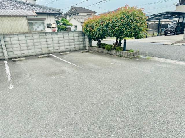 ボンヌシェール矢倉Ｂ棟の駐車場