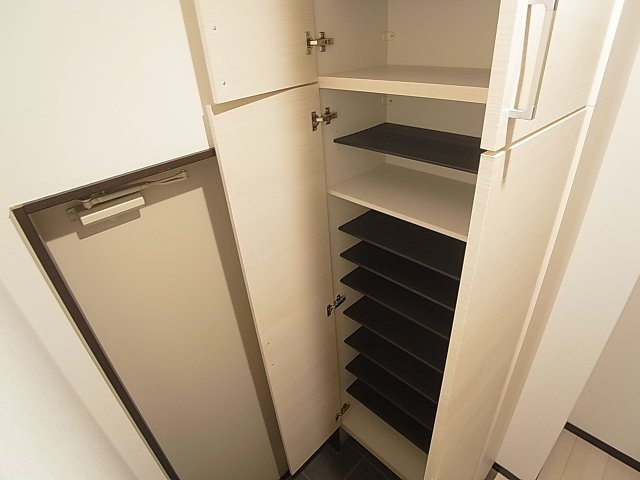 KARIN会下山の玄関|大きな靴箱を完備してます