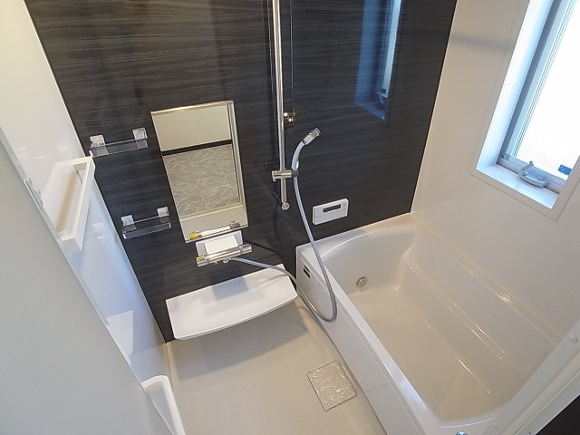 KARIN会下山の浴室|追炊き機能、浴室乾燥も完備のお洒落なバスルーム