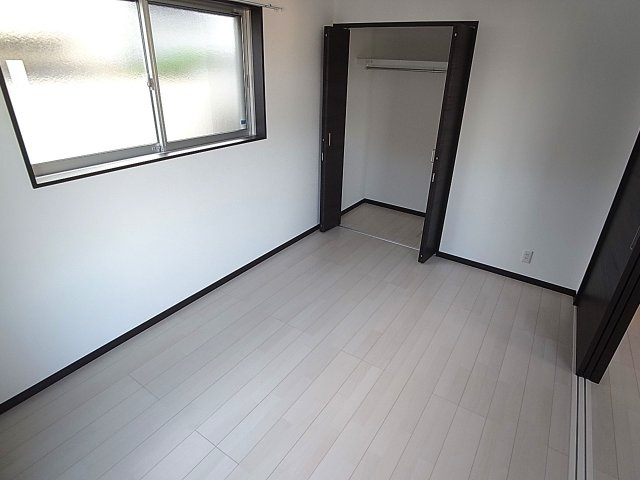 KARIN会下山の内装|白基調の明るく綺麗な室内