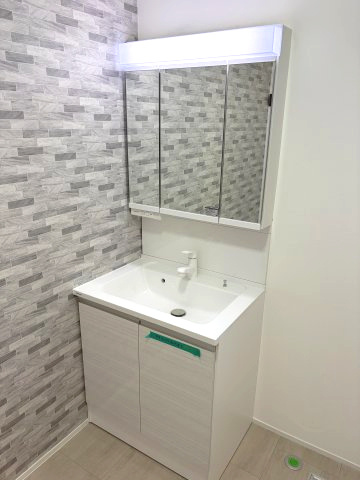 横田4丁目　中古住宅の独立洗面台