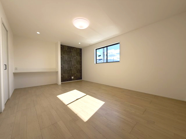 横田4丁目　中古住宅の洋室|2階南東洋室