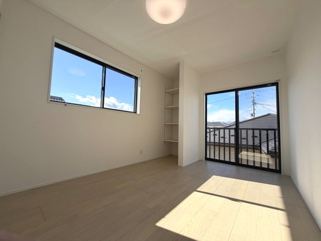 横田4丁目　中古住宅の洋室|2階南西洋室