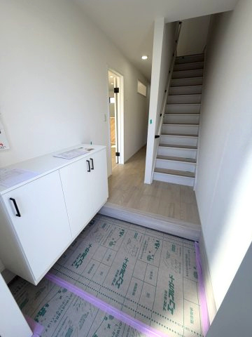 横田4丁目　中古住宅の玄関