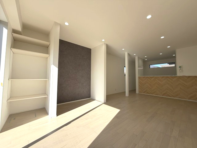 横田4丁目　中古住宅の居間・リビング