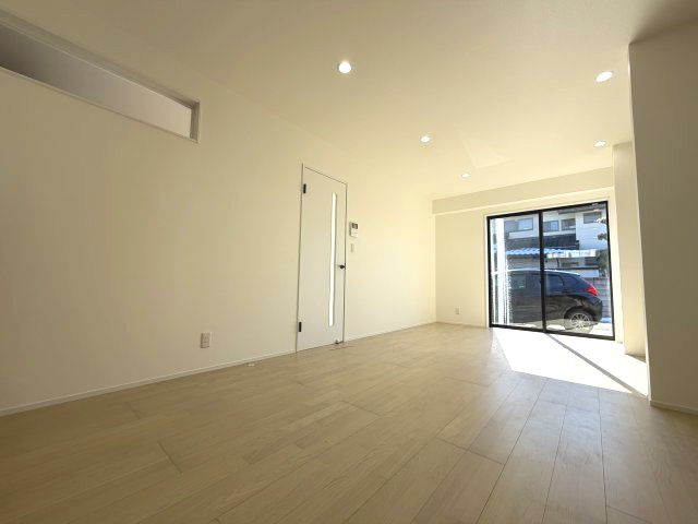 横田4丁目　中古住宅の居間・リビング