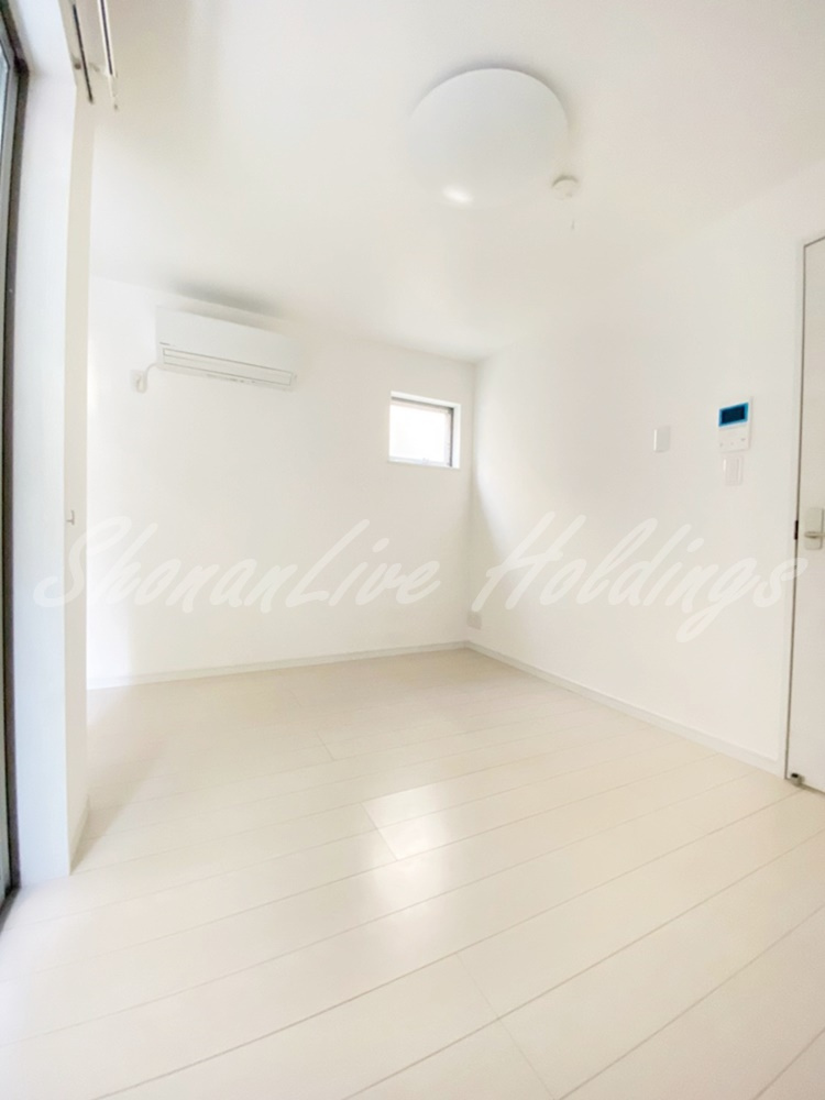 ロワール六浦壱番館の寝室|広々とした洋室♪