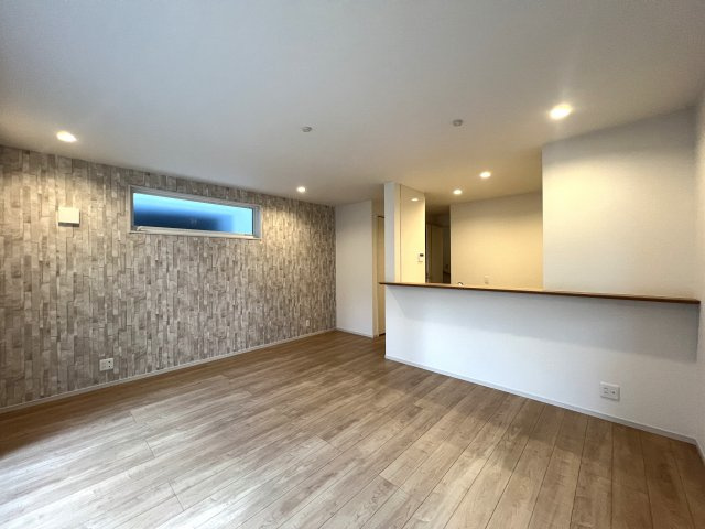 推しはどっち？ヨーロピアン風なKAWAII界隈の新築戸建♪【座間市小松原2丁目】の居間・リビング|居間です