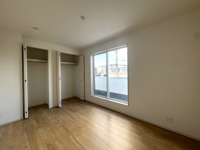 推しはどっち？ヨーロピアン風なKAWAII界隈の新築戸建♪【座間市小松原2丁目】の洋室|きれいな洋室です