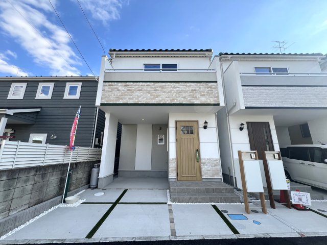 推しはどっち？ヨーロピアン風なKAWAII界隈の新築戸建♪【座間市小松原2丁目】の外観|建物外観を気になさる方へ、見た目の良い物件です