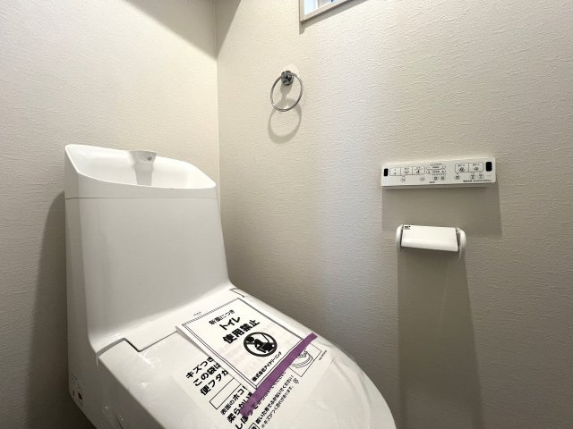 推しはどっち？ヨーロピアン風なKAWAII界隈の新築戸建♪【座間市小松原2丁目】のトイレ|トイレもきれいです