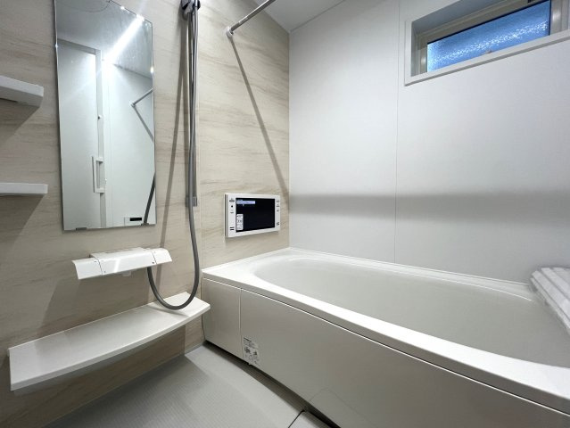 推しはどっち？ヨーロピアン風なKAWAII界隈の新築戸建♪【座間市小松原2丁目】の浴室|落ち着いた空間のお風呂です