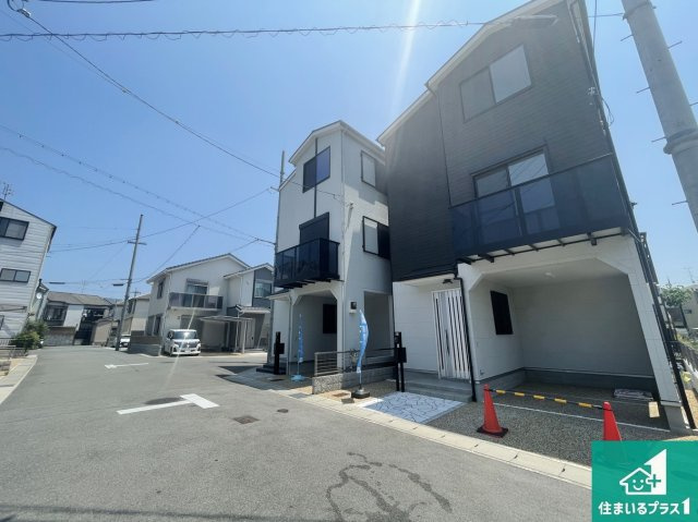 京都市伏見区久我御旅町　第31期　新築未入居の前面道路含む現地写真|周辺は閑静な住宅街！前面道路広々で車の出し入れも便利です。駐車が苦手な方でも安心して車庫入れできます！