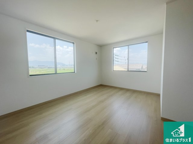 京都市伏見区久我御旅町　第31期　新築未入居の洋室|シンプルな洋室は、自分好みのインテリアが楽しめます♪ご家族とインテリアや家具を選びに行くのはマイホーム購入時の醍醐味の一つです。ぜひお楽しみください♪