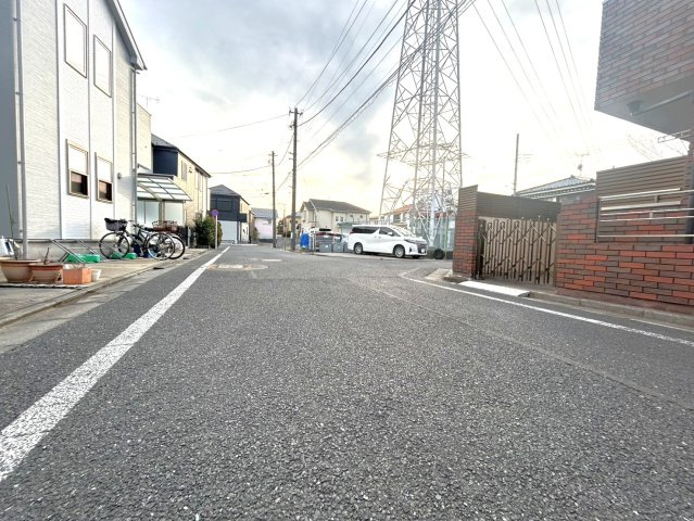 練馬区大泉町４丁目　中古一戸建　西武池袋線　大泉学園の前面道路含む現地写真
