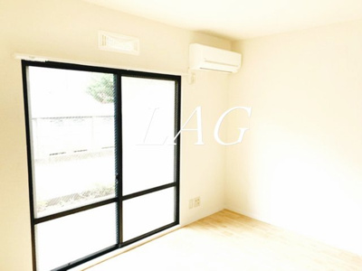 【居間・リビング】 | ＷＩＮＧＥＡＳＴ | 洋室のお部屋です。