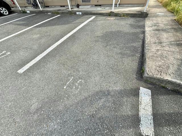 エステートピア宮ノ下Ⅱ番館の駐車場