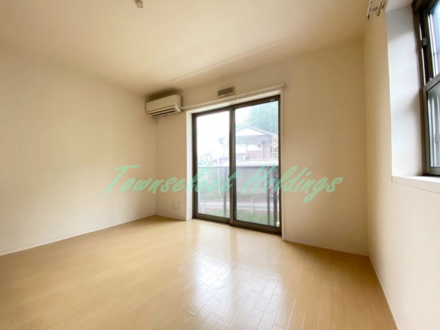 鎌倉市笛田４丁目のアパートの居間・リビング