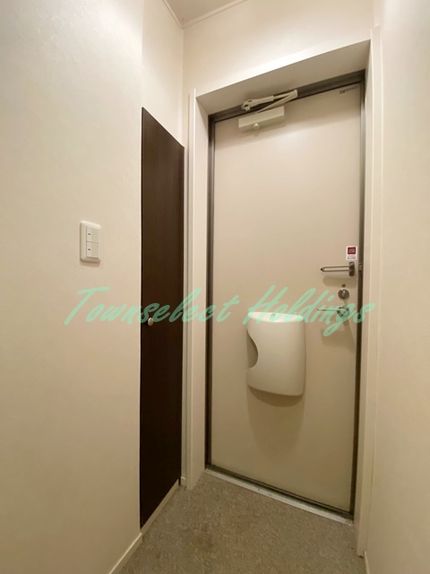 鎌倉市笛田４丁目のアパートの玄関