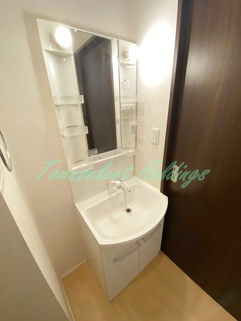 鎌倉市笛田４丁目のアパートの洗面所