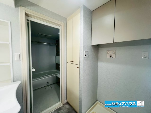 エルシエロ日進天空の館の洗面所|【洗面室】
◆洗剤やタオルなどを収納できるスペースがございます。
◆扉付きのため見えない収納が可能です♪　　　　　　　　　　　　　　　　　　　　　　　　　　　　　　　　　　　　　　　　　　　　　　　　