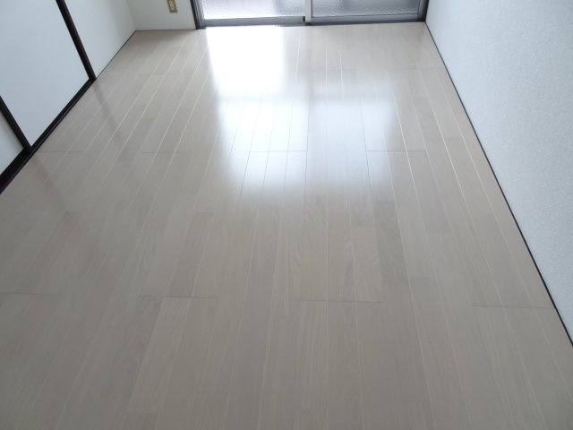 小林ハイツの洋室