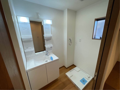 【洗面所】 | プリマヴェーラⅡ | 脱衣スペースもあります