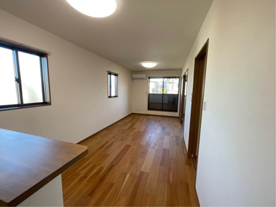 【居間・リビング】 | プリマヴェーラⅡ | こちらの居間で趣味の時間をお楽しみください