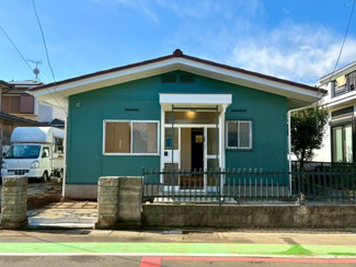 【外観】 | 道からも目を引くアメリカンハウスのような外観