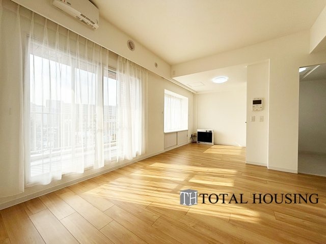 【居間・リビング】 | 東急ドエル・アルス白石 | 通風・採光に優れ、優しく心地よい光と風が溢れています。豪華で贅沢な素晴らしい居住性と、心を満たすハイクオリティが見事に調和した住み心地を心ゆくまでご堪能ください。