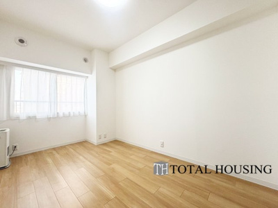 【洋室】 | 東急ドエル・アルス白石 | 洋室　約7.3帖
お陽さまの光とさわやかな風をたっぷりとりこめます。室内はいつも明るい印象なので気持ちの良い朝を迎えられます。毎日の生活も明るくなりそうです。間取りも使いやすく大きなベッドも置けます♪