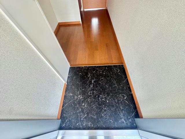 レオパレス阿保の玄関