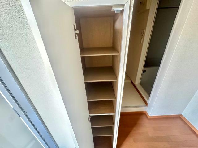 レオパレス阿保の玄関