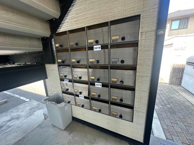 レオパレス阿保のエントランス