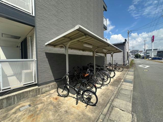 レオパレス阿保の駐車場