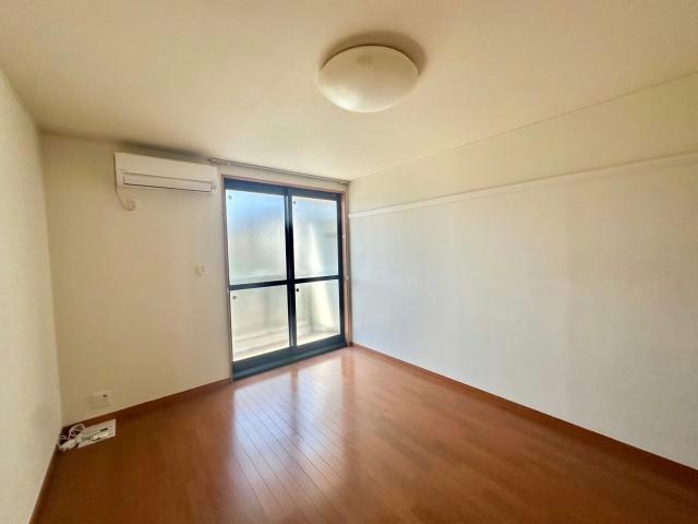 レオパレス阿保の居間・リビング