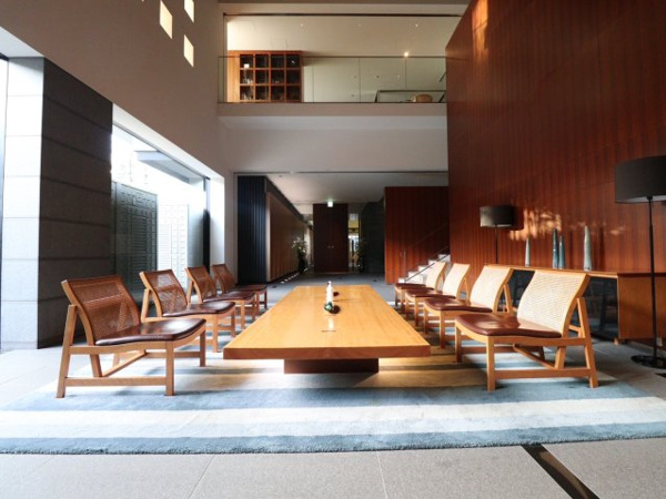 【ロビー】 | 【ラウンジ】ラグジュアリーホテルのようなラウンジ空間！洗練されたインテリアが配されています！