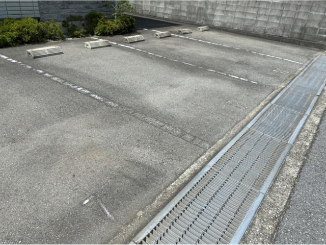 コンフォール清水の駐車場