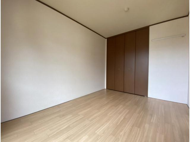 コンフォール清水の洋室