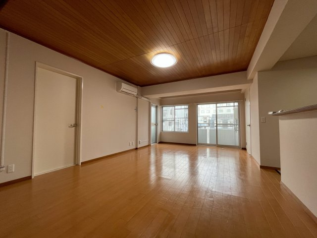 エギュー・ド・ブランシェの居間・リビング