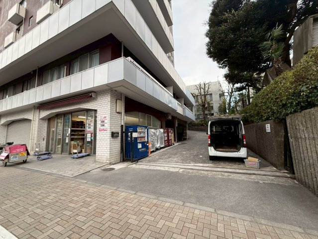 大永初台マンション　401の駐車場