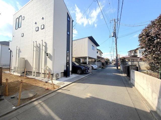 昭島市緑町1　新築戸建の前面道路含む現地写真