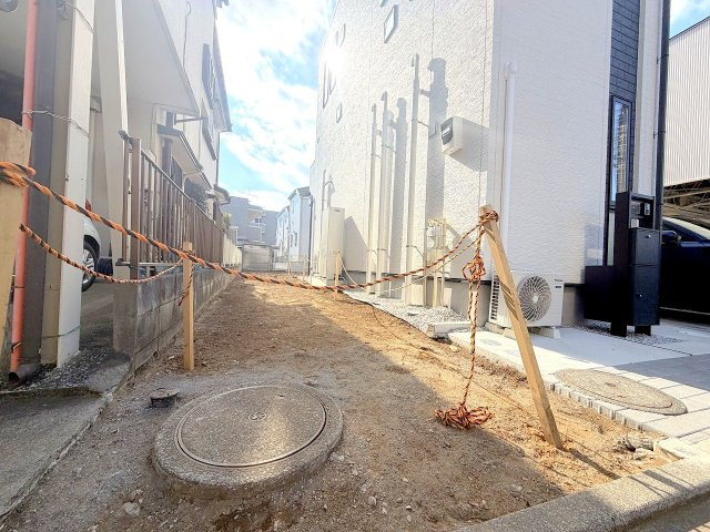 昭島市緑町1　新築戸建の駐車場