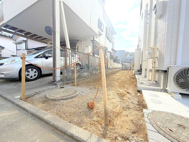 昭島市緑町1　新築戸建の駐車場