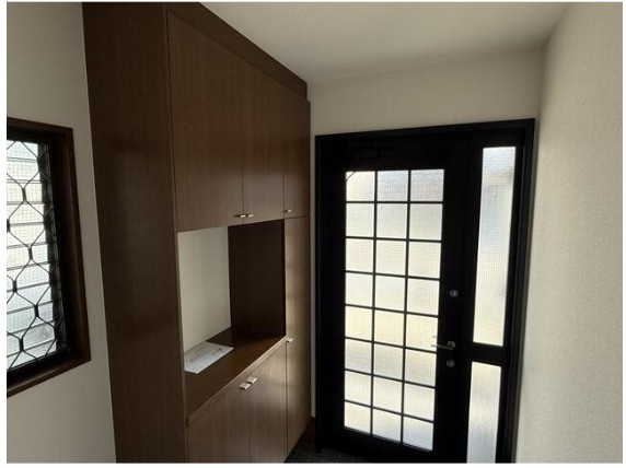 西条市大町1512-5　中古戸建の玄関
