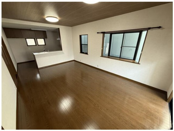 西条市大町1512-5　中古戸建の居間・リビング